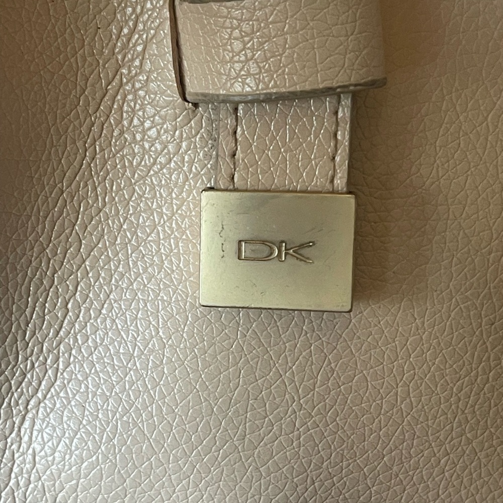 ❌❌SOLD❌❌DKNY Beige Leather Tote Bag 12x19 - Picture 4 of 5